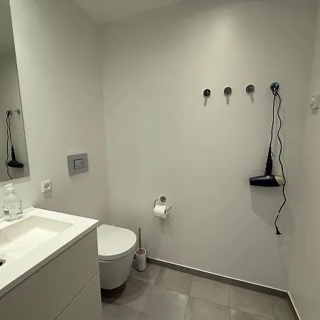 Elegant Cozy Modern Apartment *