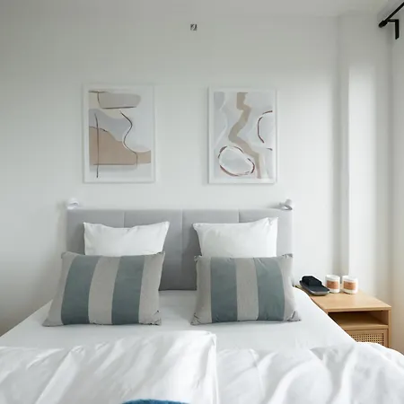 Elegant Cozy Modern Free Parking