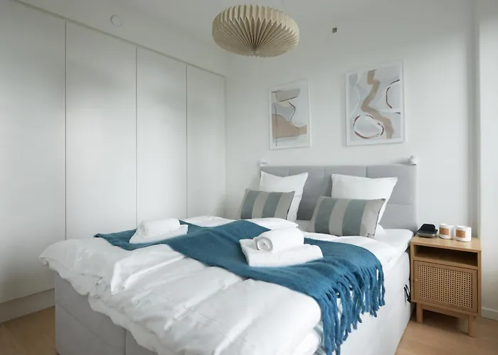 Elegant Cozy Modern Free Parking