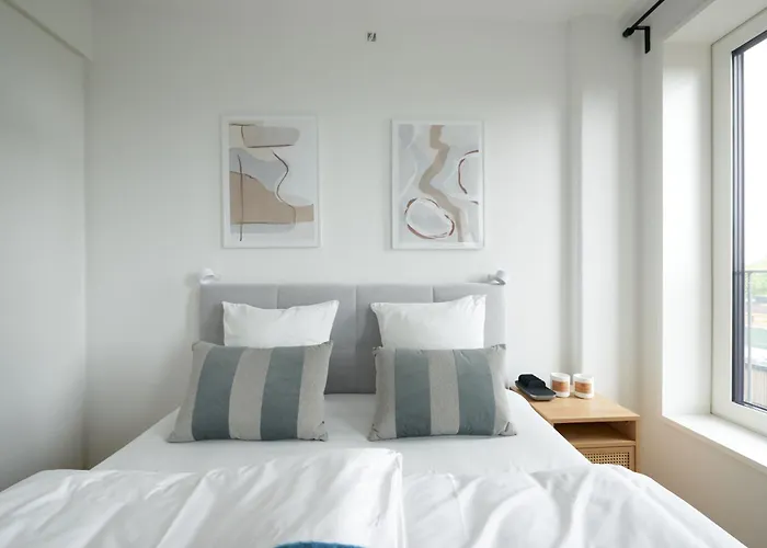 Elegant Cozy Modern Free Parking