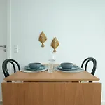 Elegant Cozy Modern Free Parking