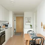 Elegant Cozy Modern Free Parking *